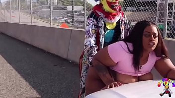 Play Gibby The Clown Fucks Juicy Tee On Atlanta’s Most Popular Highway