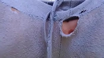 Play Distruggo i miei pantaloni in un giardino pubblico e mi piscio addosso