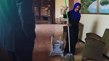 Play ARABS EXPOSED - Poor Janitor Gets Extra Money From Boss In Exchange For Sex