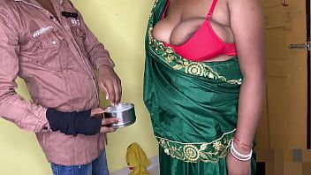 Play Doodhwali doodh bechate bechate apne Bhi dudh bech Diya Malik Ko