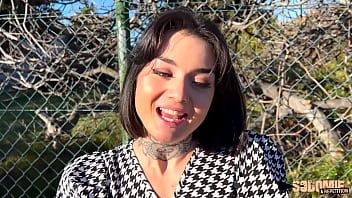 Play Crystal, dark brunette who loves anal fucking