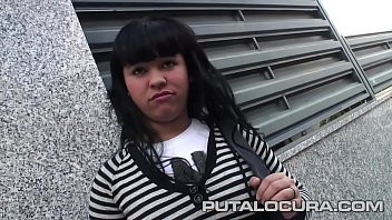 Play Madre mía, Entra! Mira todo lo que esconde esta jovencita bajo la ropa. Vídeo Completo