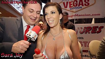 Play Sara Jay gives a blowjob lesson for Andrea Diprè